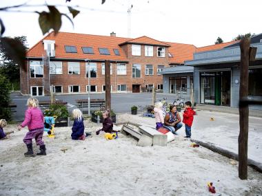 billede af skole og bh